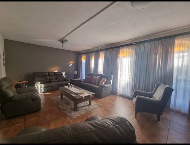 6 BEDROOM HOUSE FOR SALE IN VANDERBIJLPARK SW 5